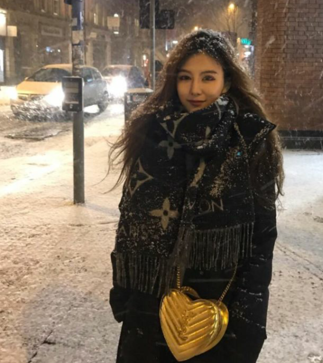 有点欧美范的漂亮妹子